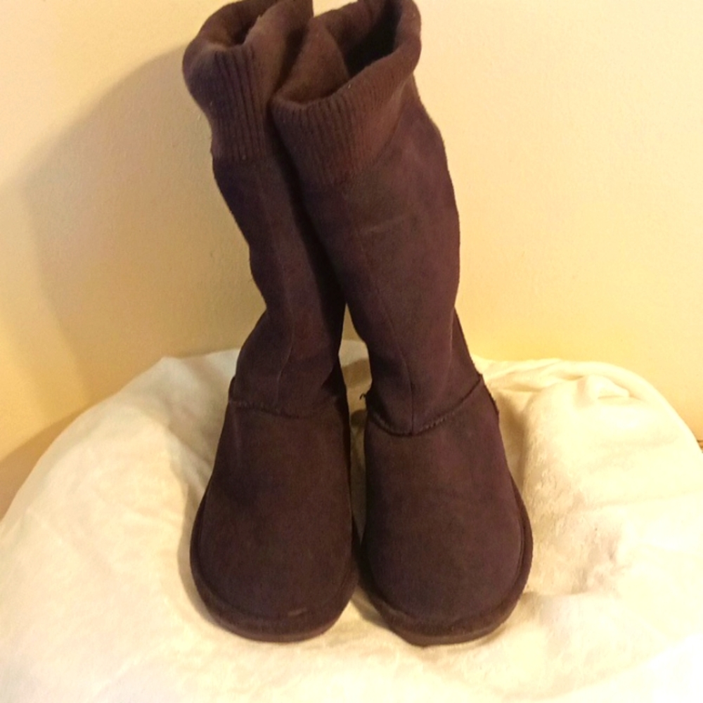 Bearpaw black tall suede and sweater material size 8